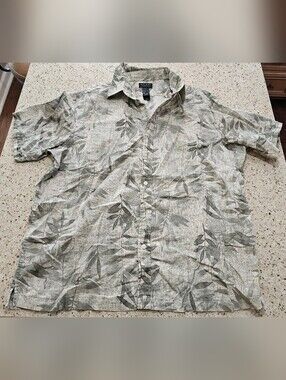 Men's Short-Sleeve Button-Up Shirt